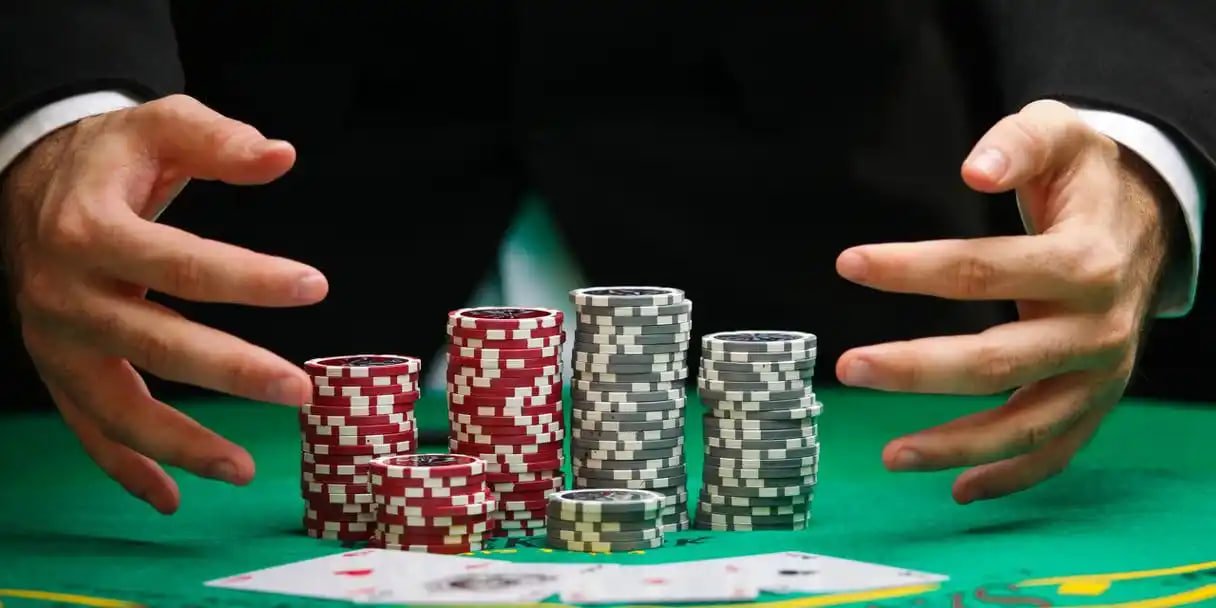 Filipino player joining a live baccarat table on 100 apk mobile app